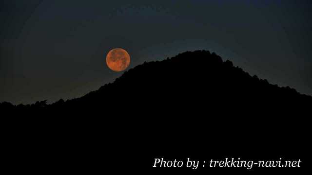 日光 夜 山