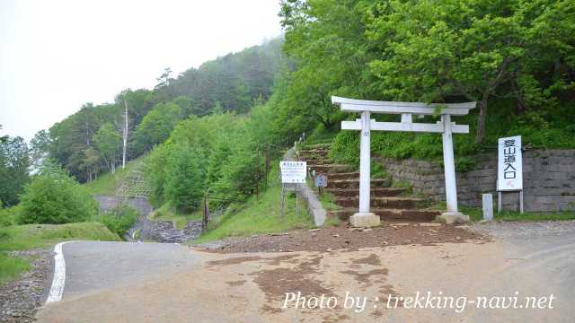 男体山 登山道 三合目 鳥居