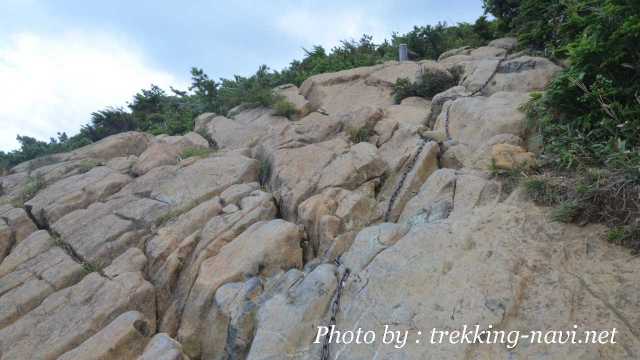 至仏山 鎖場 蛇紋岩