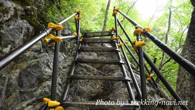 両神山 登山 階段 鎖場