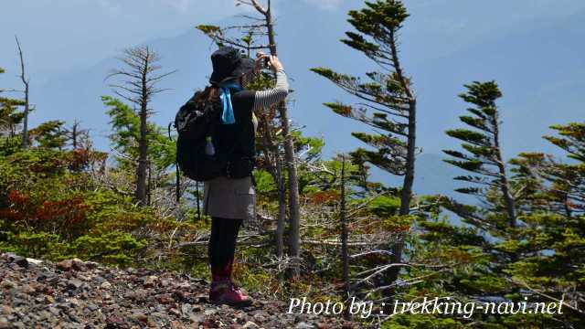 登山 女性 山頂