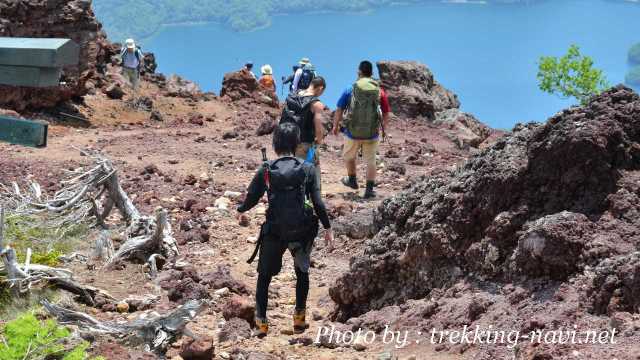 登山 女性 山頂