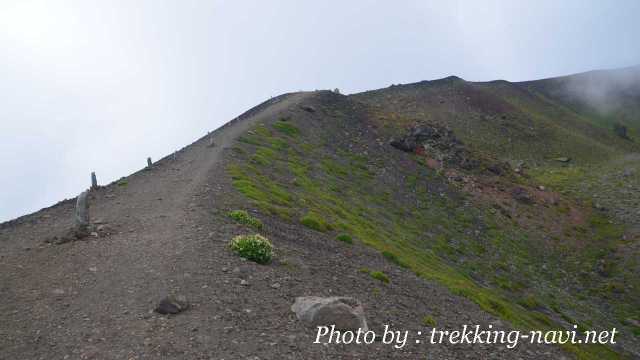 火山 火口 登山